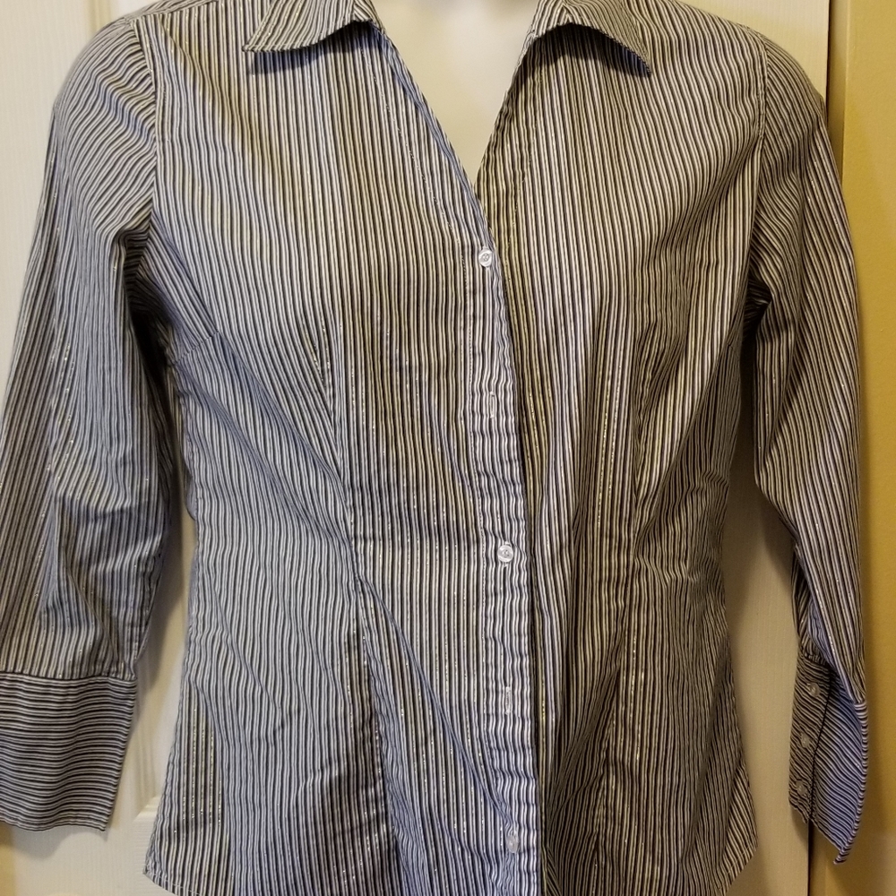Button down top w blu/wht/silver